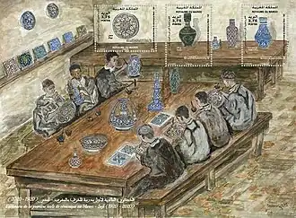 Construction du plus grand vase du Maroc à Safi par Laghrissi et deux autres artisans.