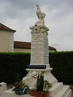 Pel-et-Der : le monument aux morts.