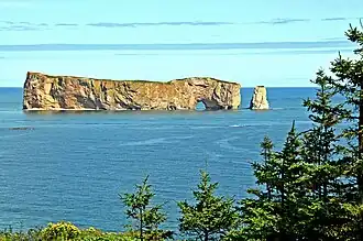 Le Rocher Percé et le stack voisin, l'Obélisque.