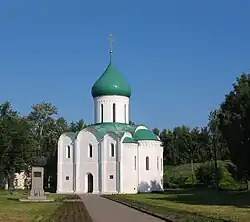 Église de la Transfiguration de Pereslavl-Zalesski, façades recouvertes de zakomars.