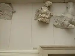 torse féminin, haut d'un cheval