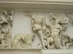 fragment et homme nu de dos