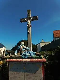Le monument aux morts.