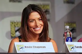 Sarah Shahi interprète Sameen Shaw.