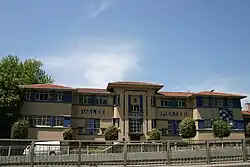 Description de l'image Pertevniyal Anadolu Lisesi 2.JPG.