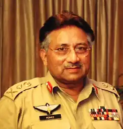 buste de Musharraf en uniforme