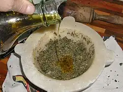 Ajout de l'huile d'olive.