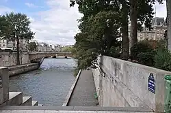 La descente vers la promenade du pont au Double.