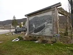 Monument du petit train de la ligne de chemin de fer de Voiron à Saint-Béron
