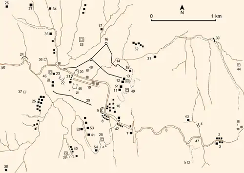 plan avec des tracés de routes, de rivières et de monuments représenté par de petits carrés