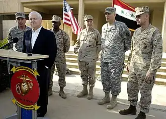 Le général Petraeus, le secrétaire à la Défense Gates, le général Gaskin, l'amiral Fallon, le lieutenant-général Raymond T. Odierno et le général Pace.