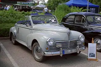 Cabriolet 1954 avec ses sabots d'ailes.