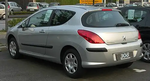Peugeot 308 Phase I Berline trois portes.