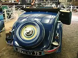 Vue arrière du cabriolet.