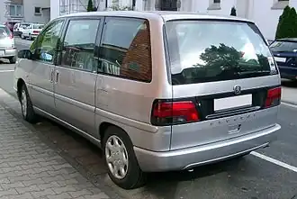 Peugeot 806.