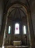 Vue de l'intérieur du chœur roman.