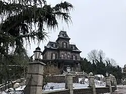 Phantom Manor et son jardin.