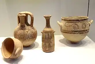 Poterie peinte monochrome de type « philistine I », avec une inspiration égéenne, XIIe&nbsp;siècle Musée d'Israël.