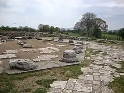 Espace dallé et bases de colonne