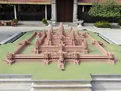 Angkor Vat. Maquette. Face arrière