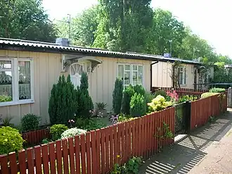 Les préfabriqués classés Phoenix, construits en 1945 comme logements temporaires, et toujours occupés.