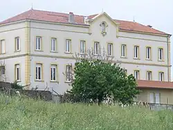 Photo représentant le bâtiment de l'école. privée