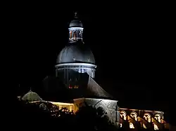 Collégiale Saint-Quiriace de nuit.