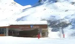 Vue de la gare de départ de la télécabine de Caron.