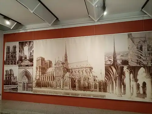 Panorama d'anciennes photographies sur les différentes façades de Notre-Dame de Paris au XIXe siècle.