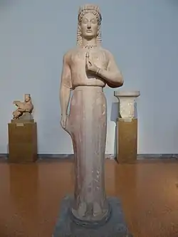 Koré Phrasikleïa, polychrome, v. 550 av. J.-C. Musée national archéologique d'Athènes.