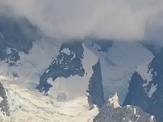 Le pic Eccles dont le sommet est dans les nuages depuis Lancebranlette au sud.