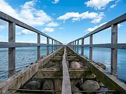 Une estacade sur la mer Baltique à Eckernförde, an Allemagne. Avril 2020.