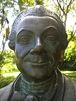 Détail du monument à Pierre Poivre, jardin botanique Sir Seewoosagur Ramgoolam de Pamplemousses, à l'île Maurice.