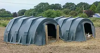 Abri mobile préfabriqué (surchauffe en été, froid en hiver)