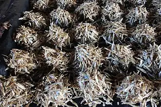 Petits poissons séchés