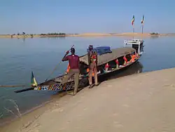 Pinasse touristique sur le fleuve Niger près de Tombouctou, au Mali.