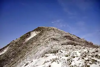 Le mont Pipairo depuis le col le séparant du mont Fushimi.