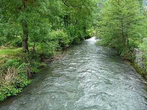 La Pique sert de limite entre Antignac et Salles-et-Pratviel.