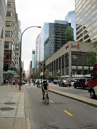 illustration de Piste cyclable du boulevard De Maisonneuve