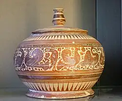 Pixide corinthienne, frises d'oiseaux, v. 625-600. H. env. 10 cm. Musée national de céramique, Sèvres