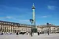 Place Vendôme à Paris, dessinée par Jules-Hardouin Mansart et qui servira de modèle à la place de la Bourse de Bordeaux.
