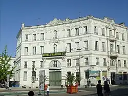 Place François Ier et Grand Hôtel.