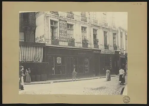 La pharmacie Lussan-Lissagaray en septembre 1899 (Eugène Trutat, archives municipales).