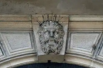 Pics sur un mascaron