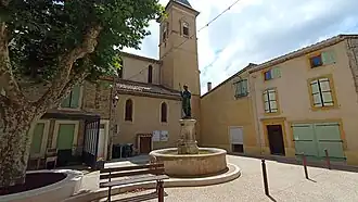 Oupia