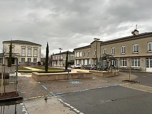 La place principale.