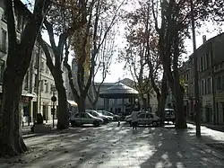 Place des Carmes, vue vers la halle du marché