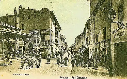 La halle Saint-Jean remontée place des Carmes.