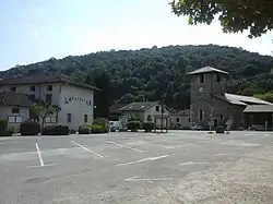 La mairie et l'église.