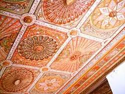 Plafond en bois sculpté de la salle à manger du palais 18